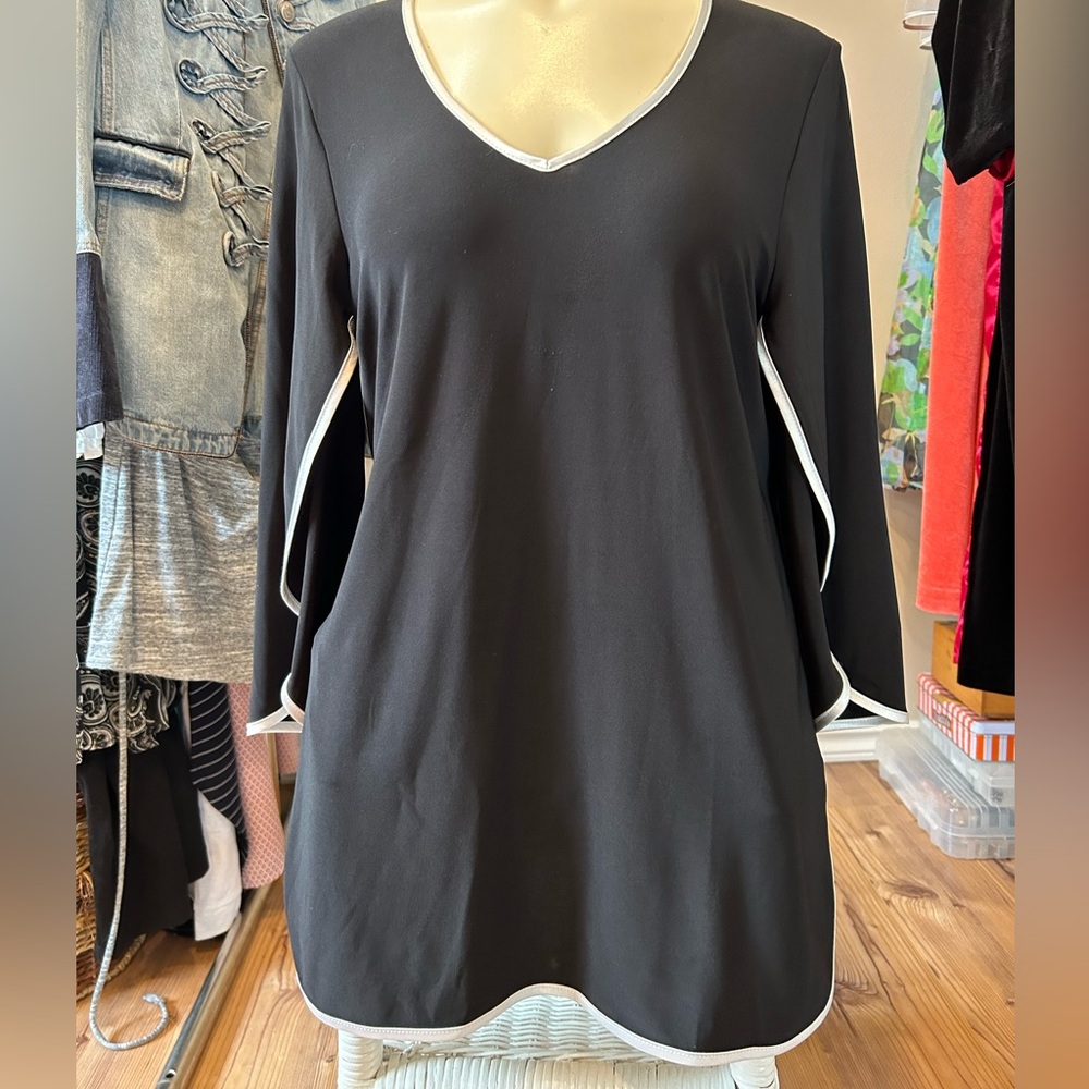 Frank Lyman Black and white size 10 top